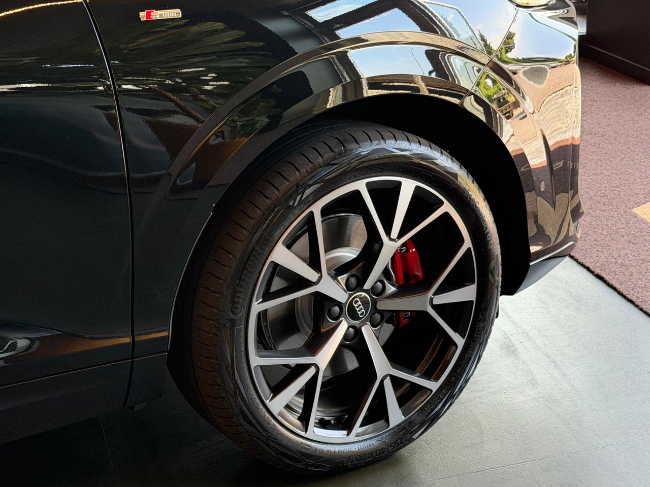 Audi Q3 TFSI quattro S tronic line edition -265cv-