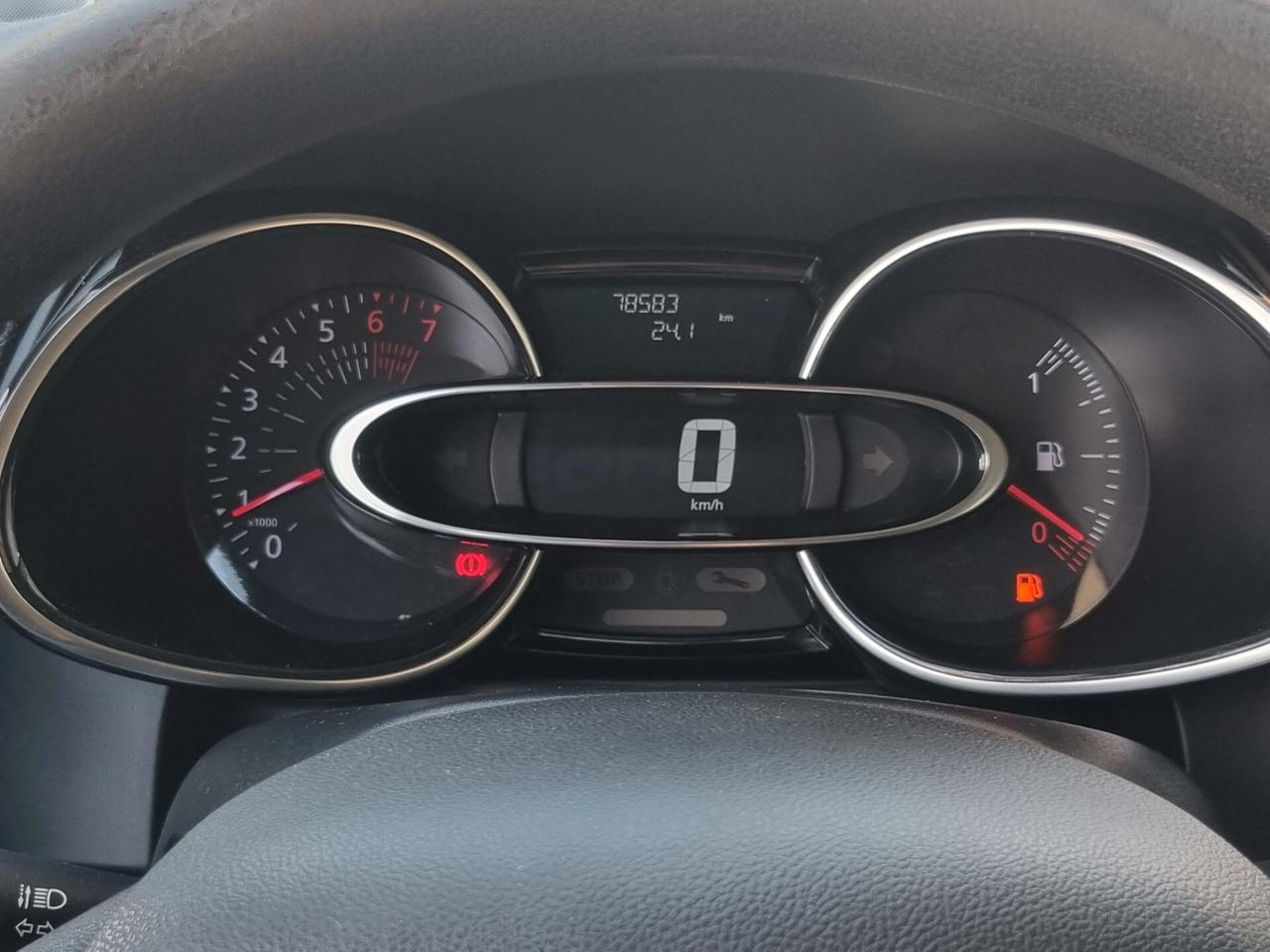 Clio IV 2017 1.2 16v Zen 75cv