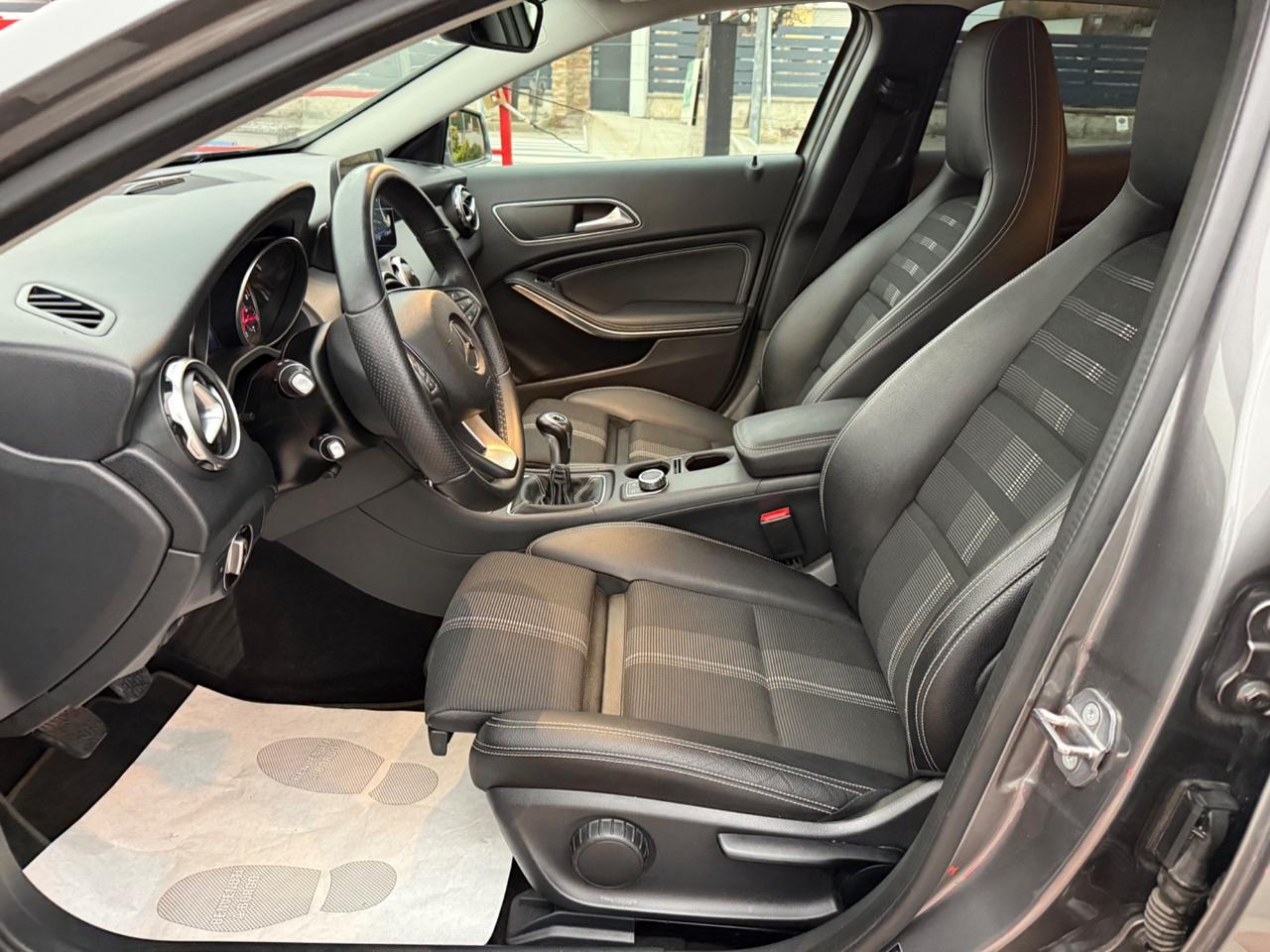 Mercedes-benz GLA 180 Premium EURO6