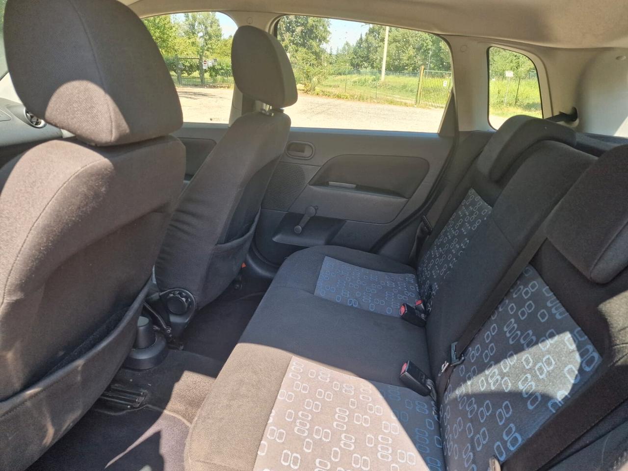 Ford Fiesta 1.4 TDCI 5P. Ghia, neopatentati