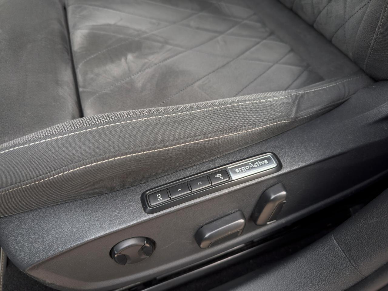 Volkswagen Golf 2.0 TDI Style 115 cv Neopatentati