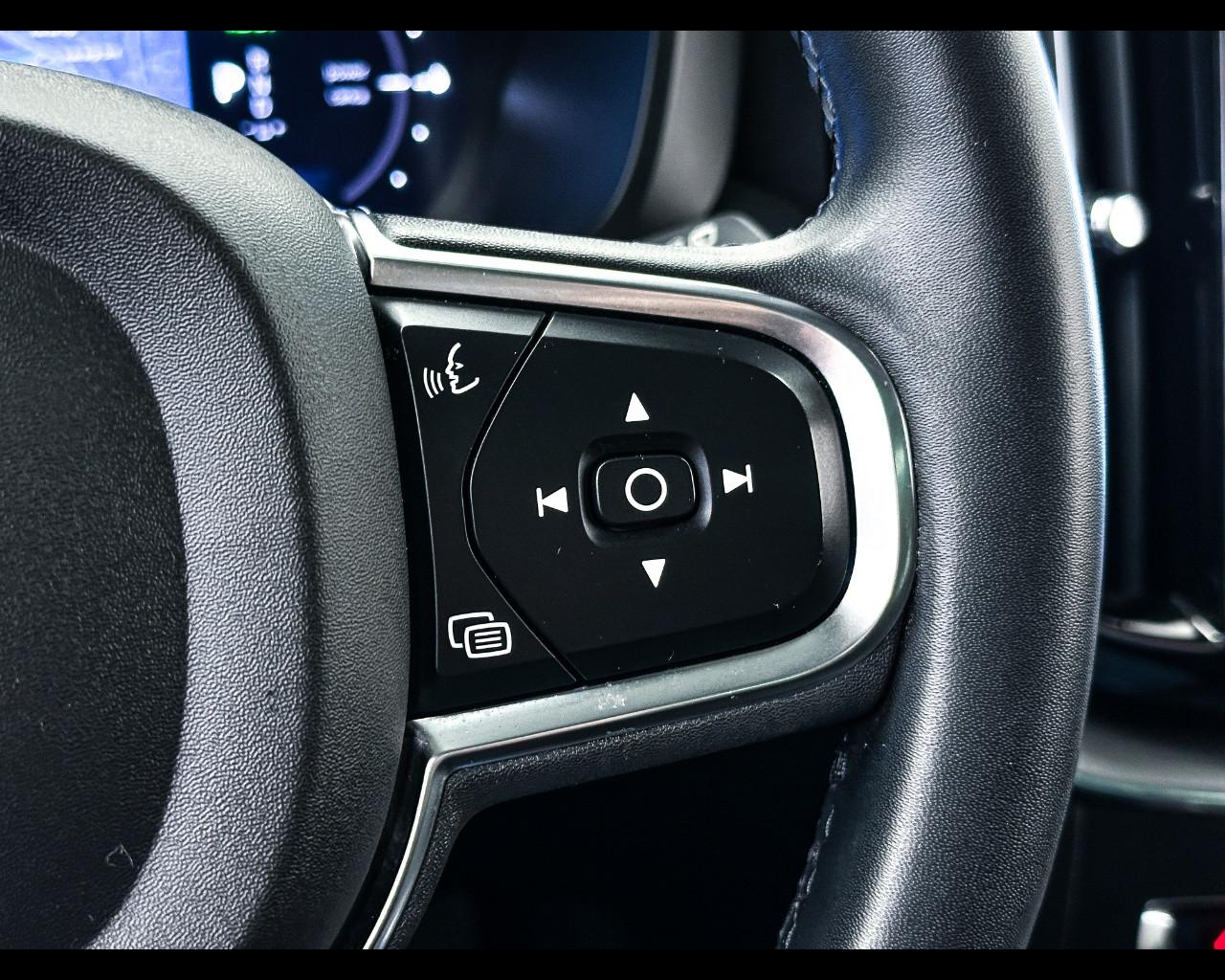 VOLVO XC60 (2017-->) - XC60 T6 Recharge Plug-in Hybrid AWD automatico Core