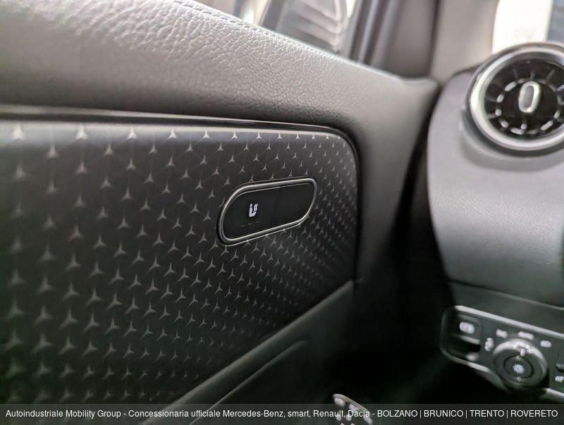 Mercedes-Benz GLA 180 D SPORT AUTOMATIC ''NEOPATENTATI''