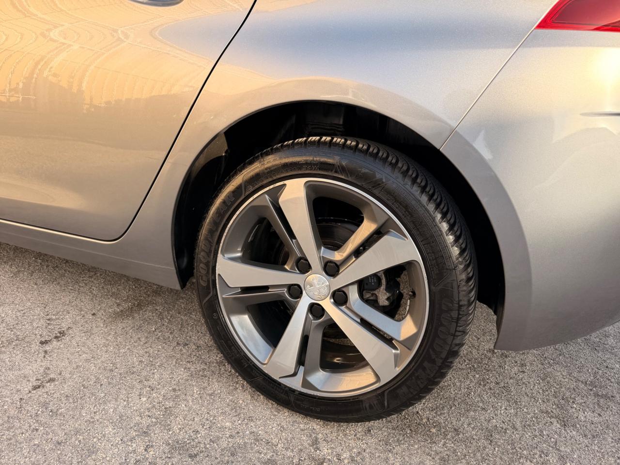 Peugeot 308 1.6 BlueHDi 120cv EAT6 Allure NAVI