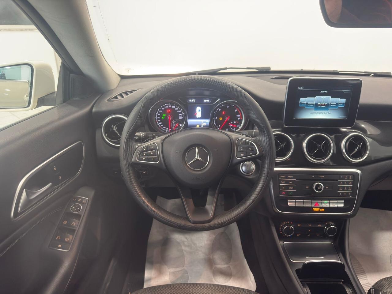 Mercedes-benz CLA 200 d Sport 136cv AUTOMATICO