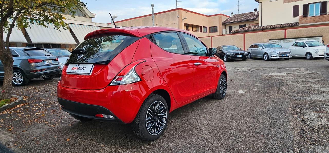 Lancia Ypsilon 1.0 benzina Hybrid