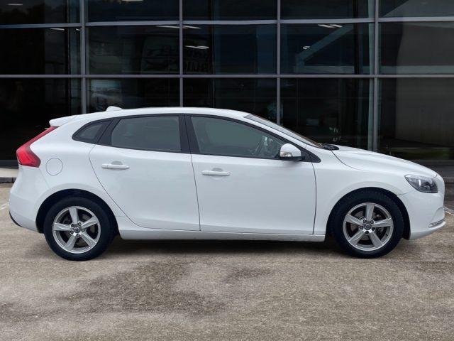 VOLVO V40 D2 1.6 DIESEL 115 CV Momentum