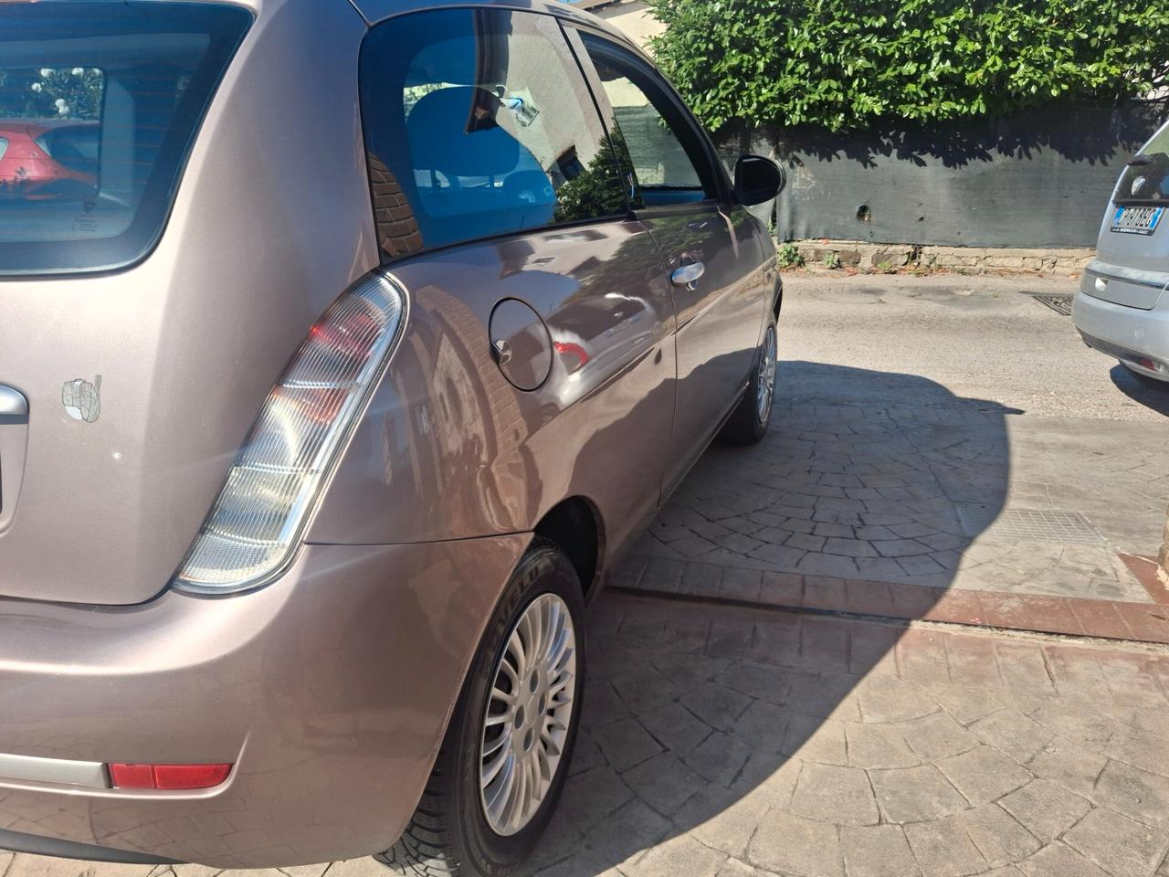 Lancia Ypsilon 1.2 Argento neopatentati