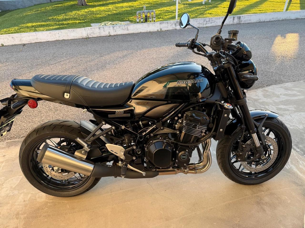 Kawasaki Z 900 RS Black ball edition