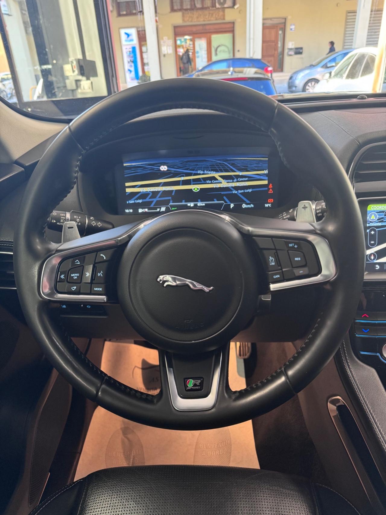 Jaguar F-Pace 2.0 D 180 CV R-Sport Finanziabile