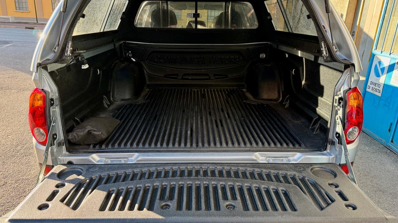 Mitsubishi L200 2.5 DI-D Double Cab Intense