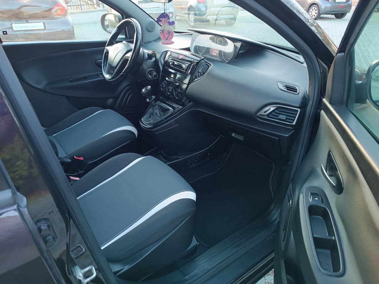 Lancia Ypsilon 0.9 TwinAir 85 CV 5 porte Metano Ecochic Gold