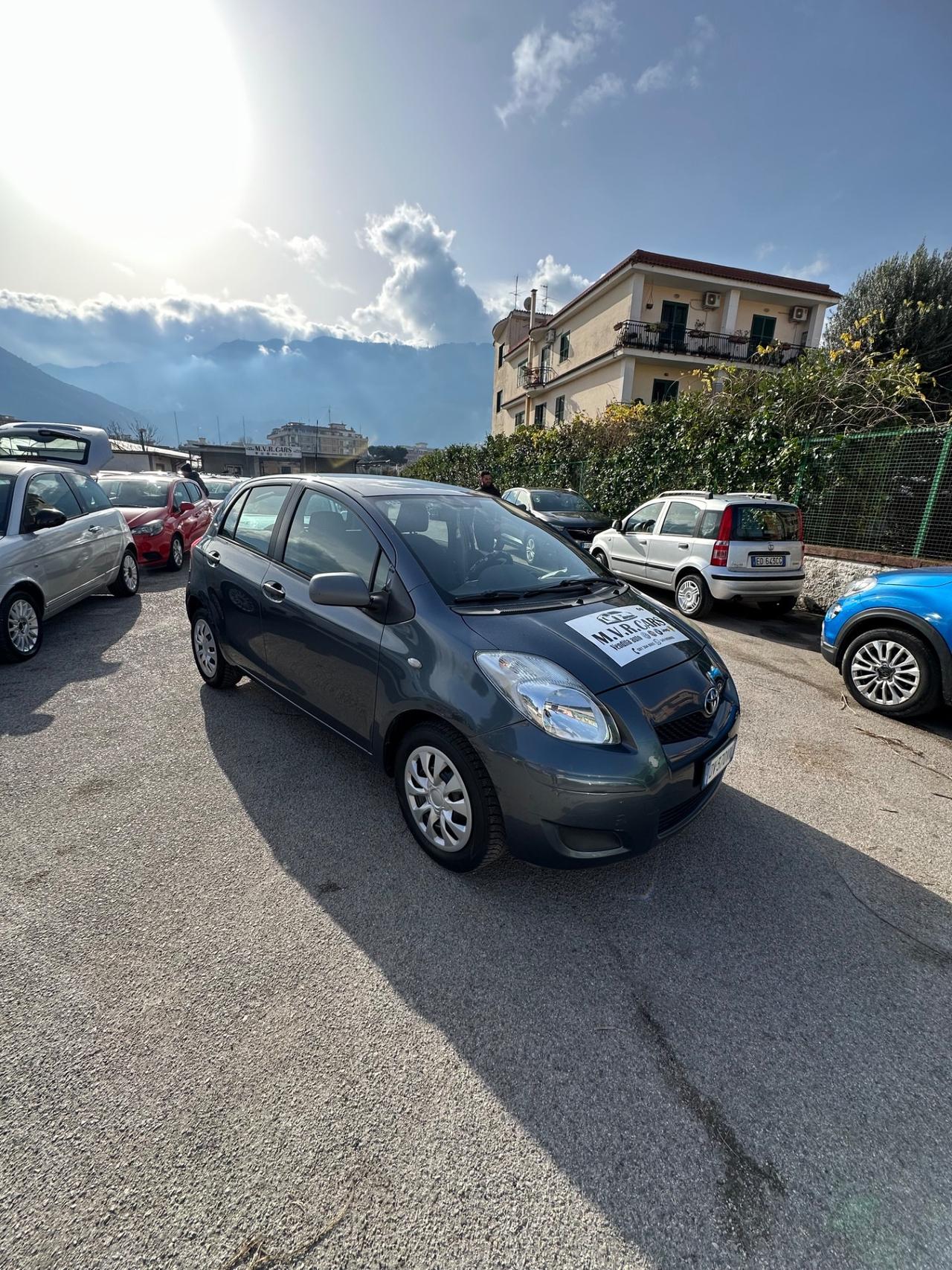 Toyota Yaris 1.0 5 porte Luxury pack