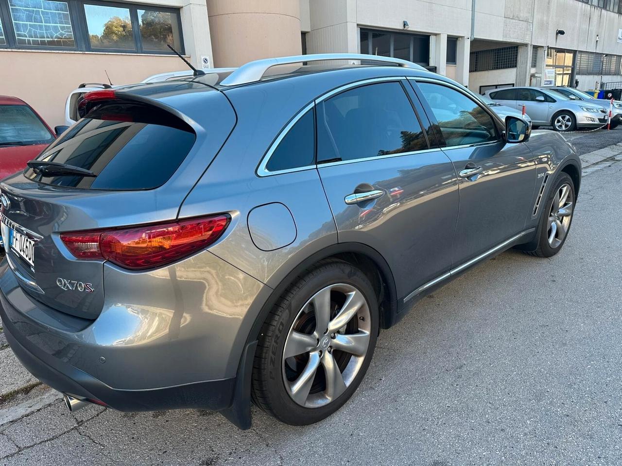 Infiniti QX70 3.0 diesel V6 AT S Premium