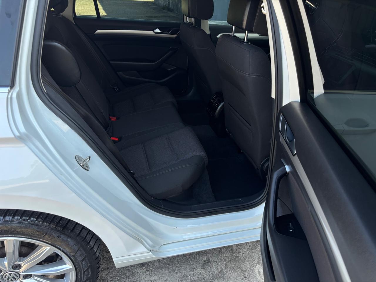 Volkswagen Passat 1.6 TDI. Garanzia. Neopatentati