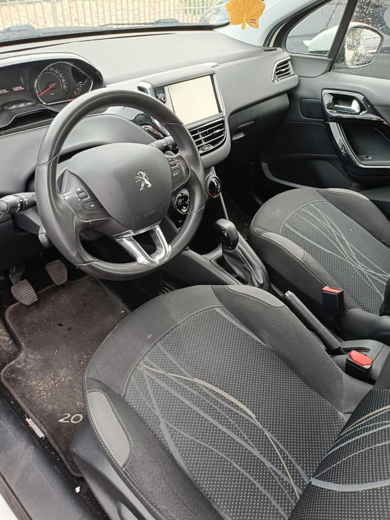 Peugeot 208 PureTech 82 5 porte Allure MOTORE NUOVO