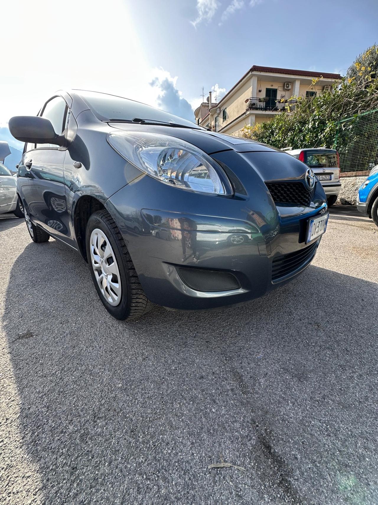 Toyota Yaris 1.0 5 porte Luxury pack