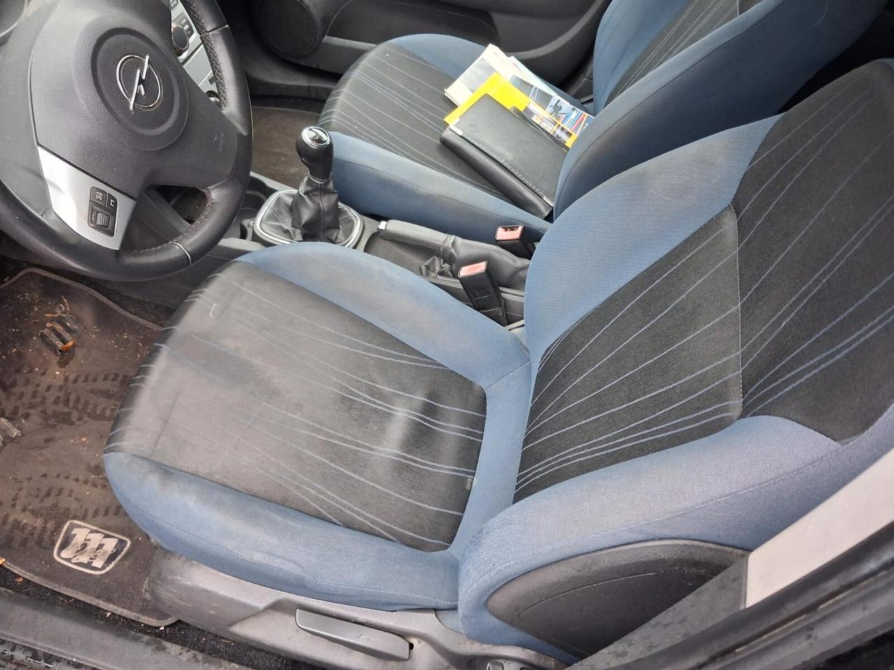 Opel Corsa 1.2 5 porte Club