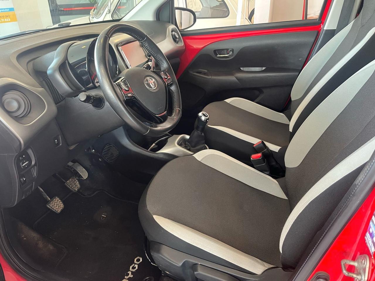 Toyota Aygo 1.0 VVT-i 69 CV 5 porte x-black TSS MMT