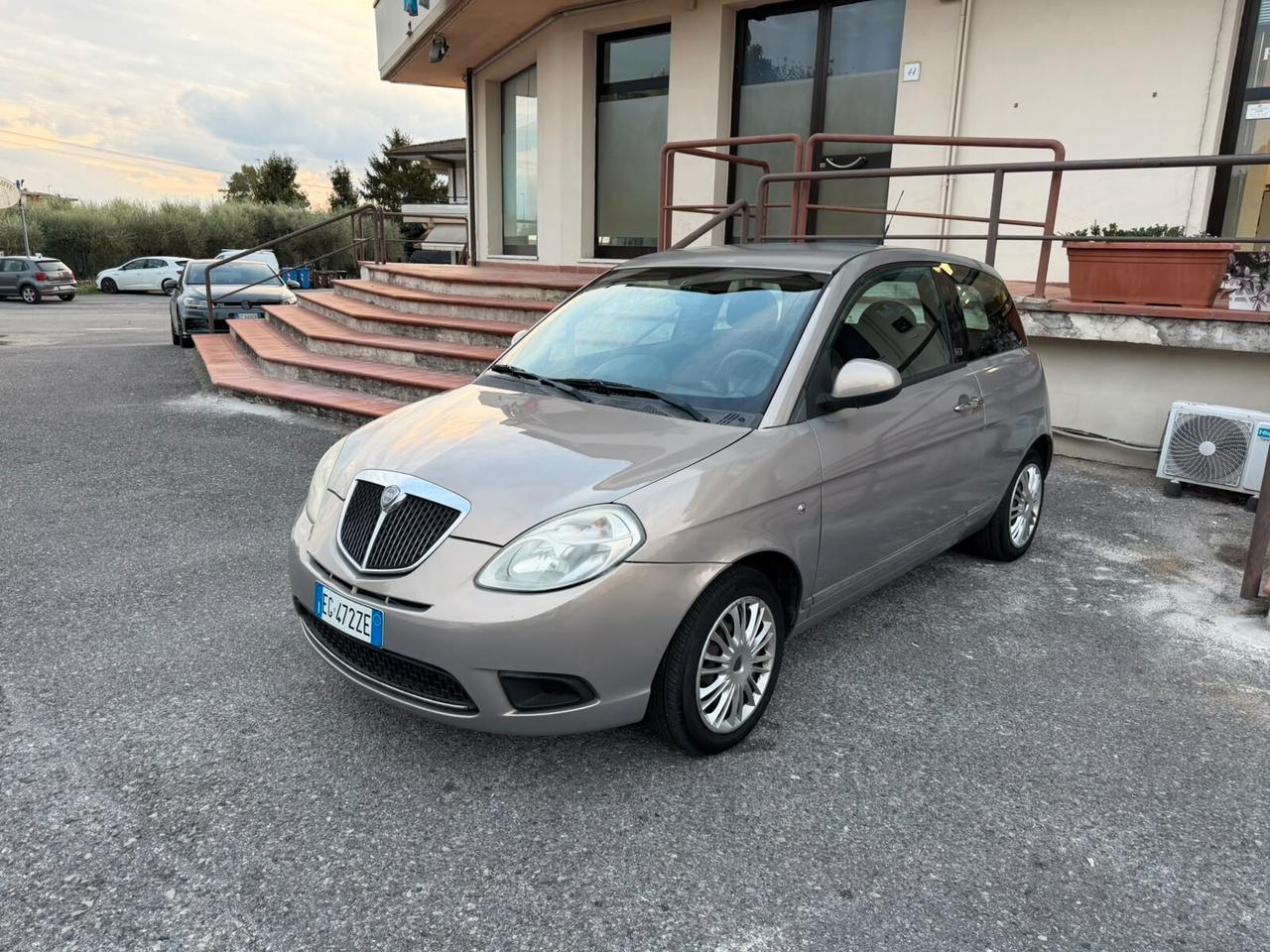 Lancia Ypsilon 1.2 69 CV Argento GPL