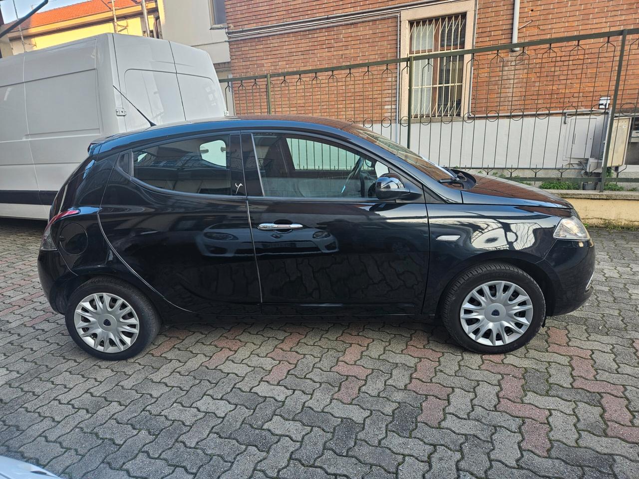 Lancia Ypsilon 1.2 69 CV 5 porte S&S Gold