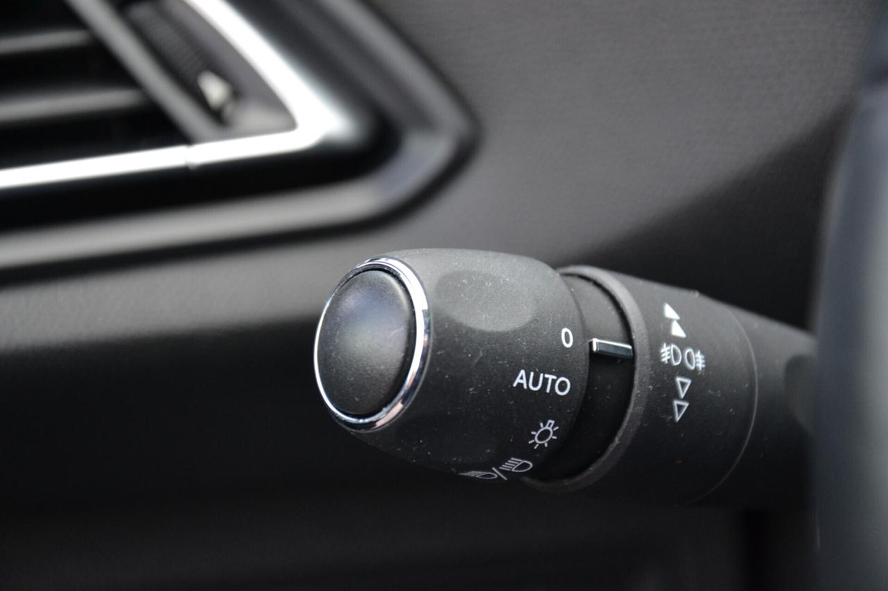 Peugeot 308 1.5 HDI 130CV AUTOM.+LED+NAVI+PDC+CRUISE+PRIVACY+