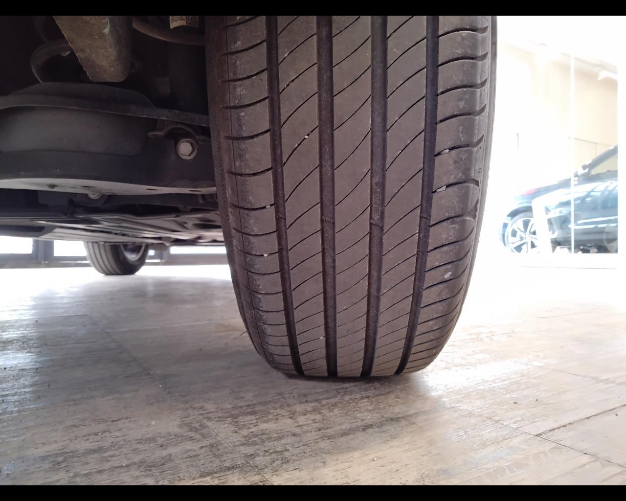 VOLVO XC40 2023 - XC40 1.5 t2 Essential auto