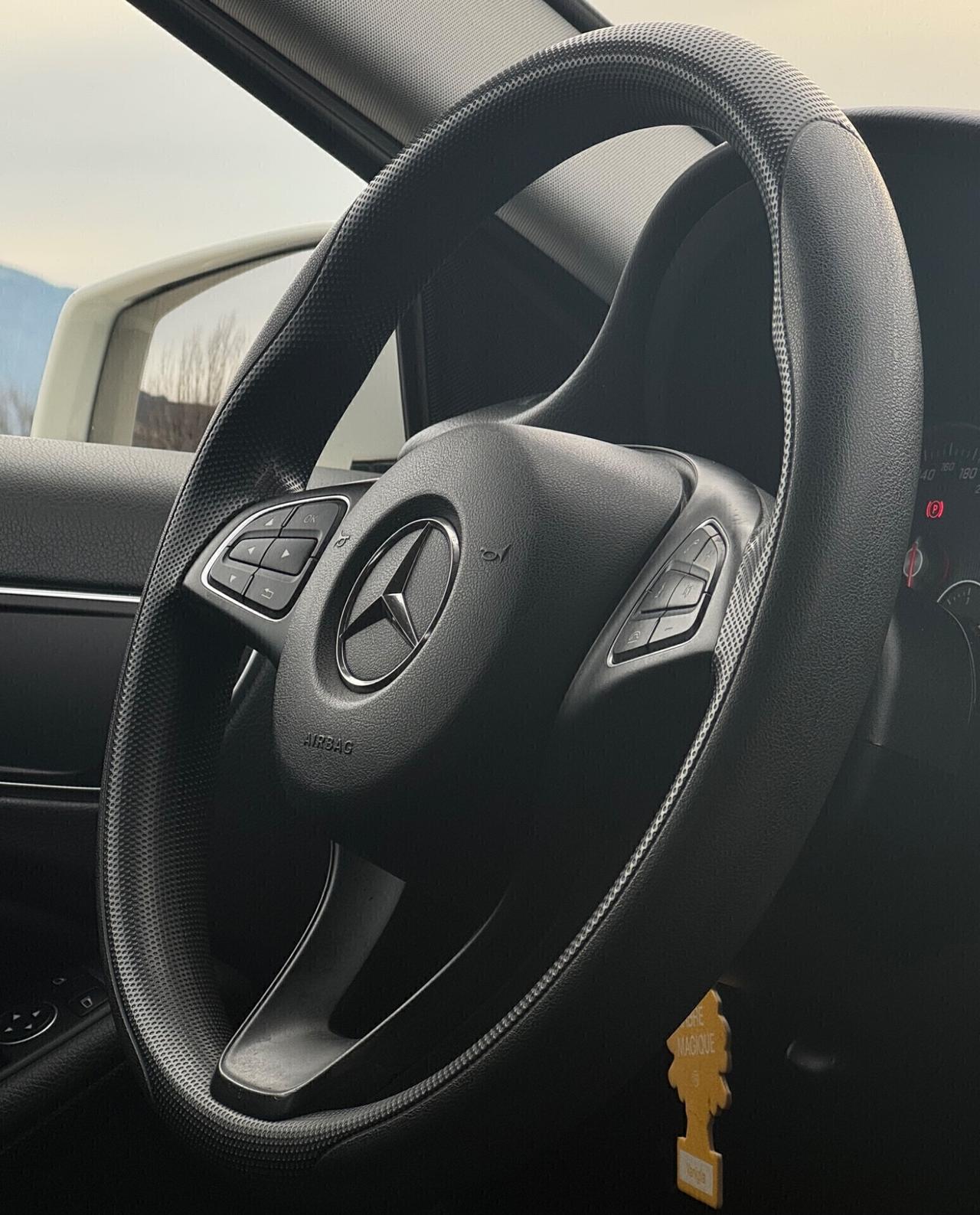 Mercedes-benz A 180 Premium SOLO 84.000km