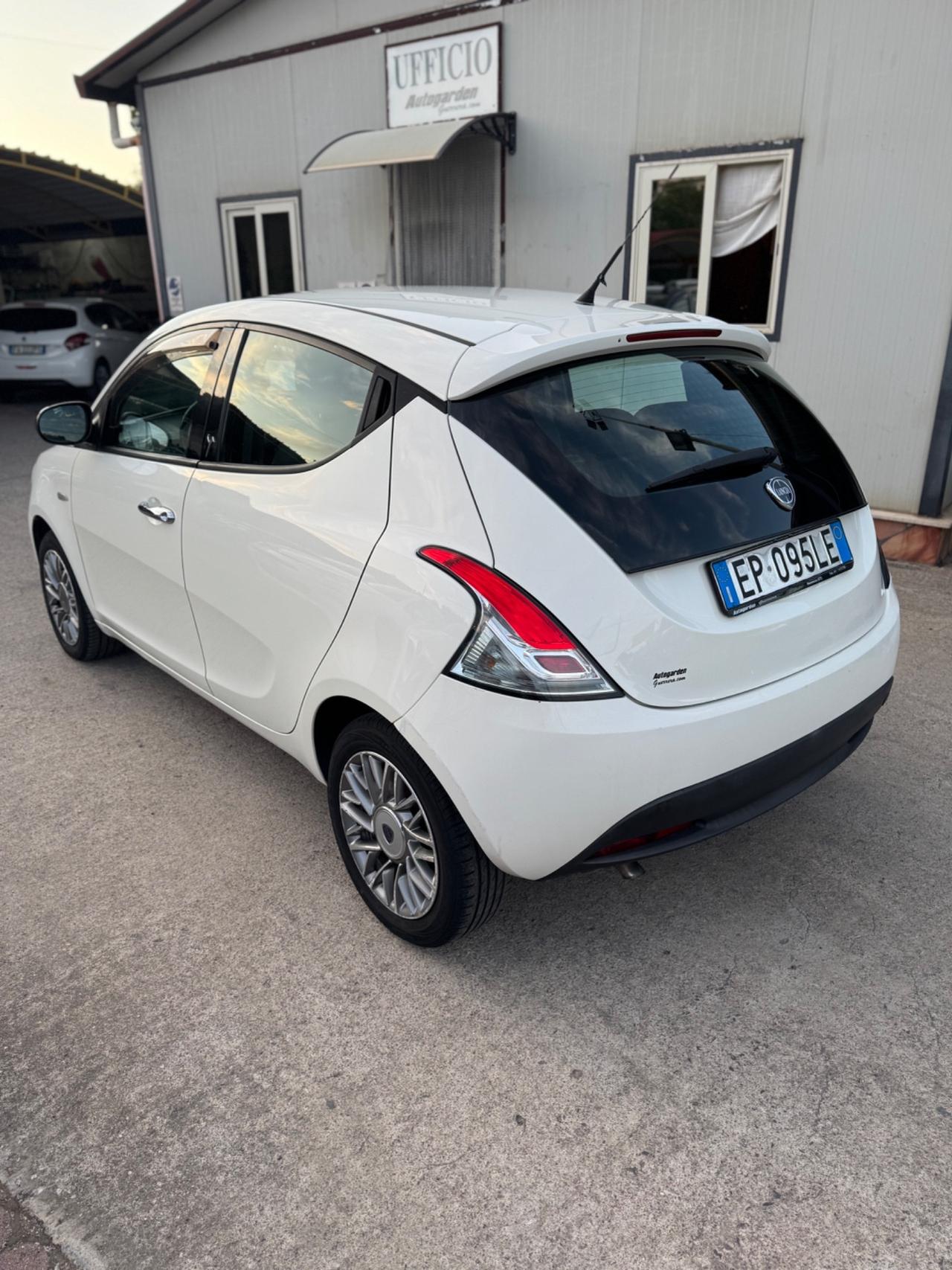 Lancia Ypsilon 1.3 MJT 16V 95 CV 5 porte S&S Silver