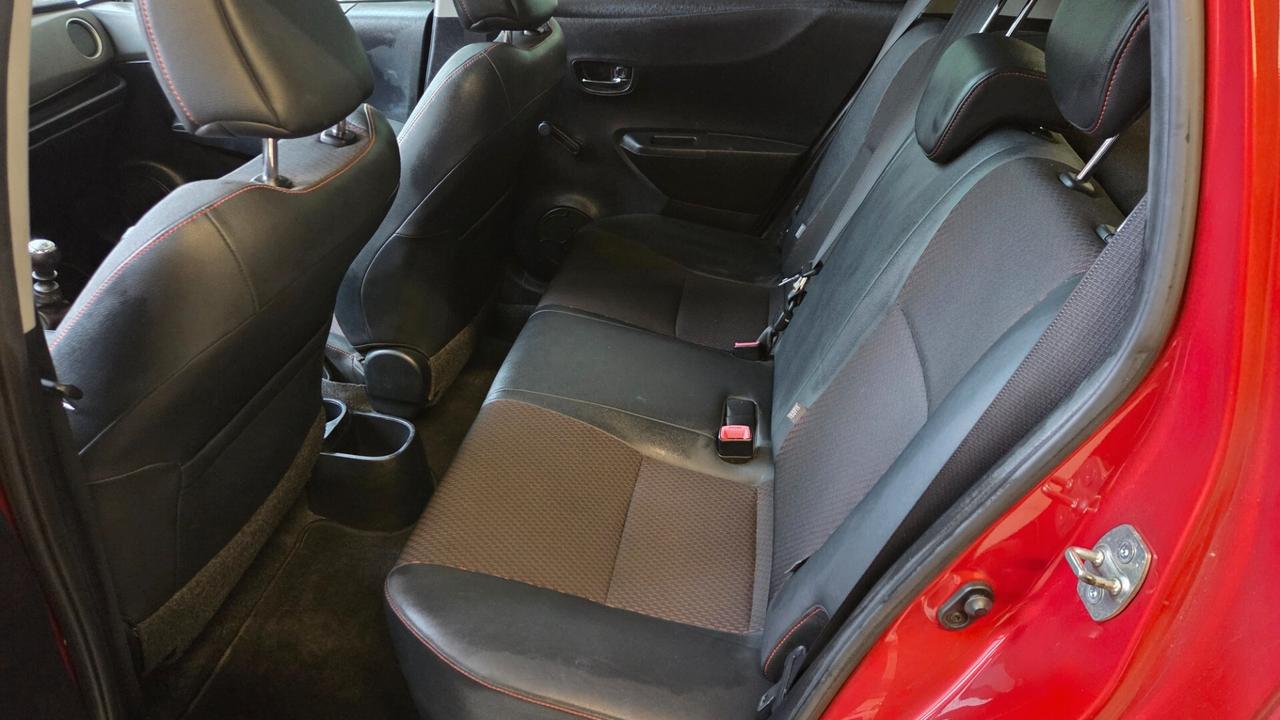 Toyota Yaris 1.3 5 porte Lounge full