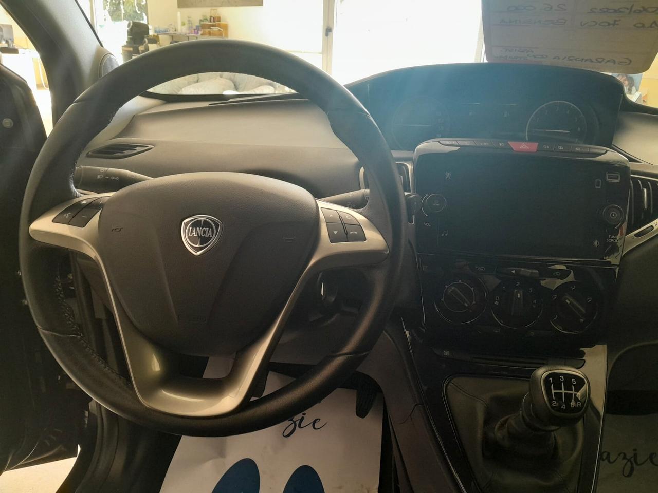 Lancia Ypsilon 1.0 FireFly 5 porte S&S Hybrid Ecochic Gold