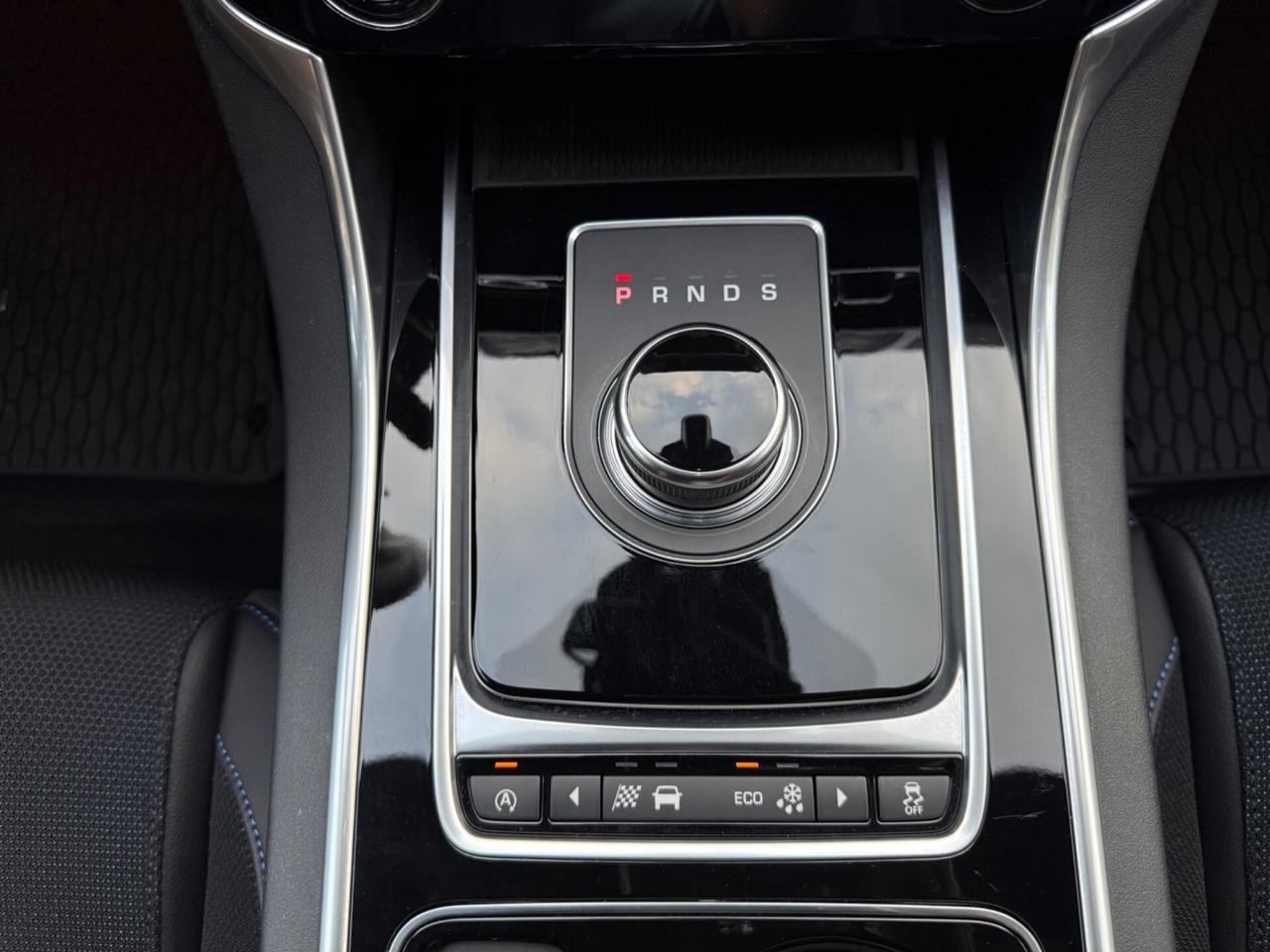 Jaguar XE 2.0 D Turbo aut. R-Sport - Unico Proprie