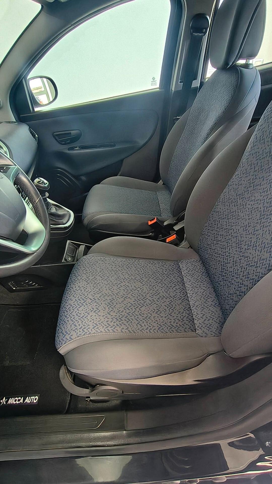 Lancia Ypsilon 1.0 FireFly 5 porte S&S Hybrid Gold