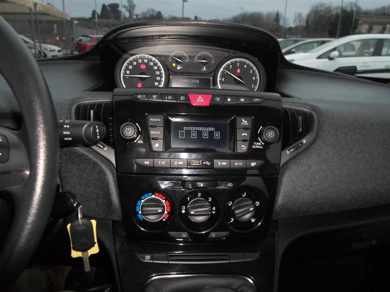 Lancia Ypsilon 1.2 69 CV 5 porte GPL Ecochic Monogram