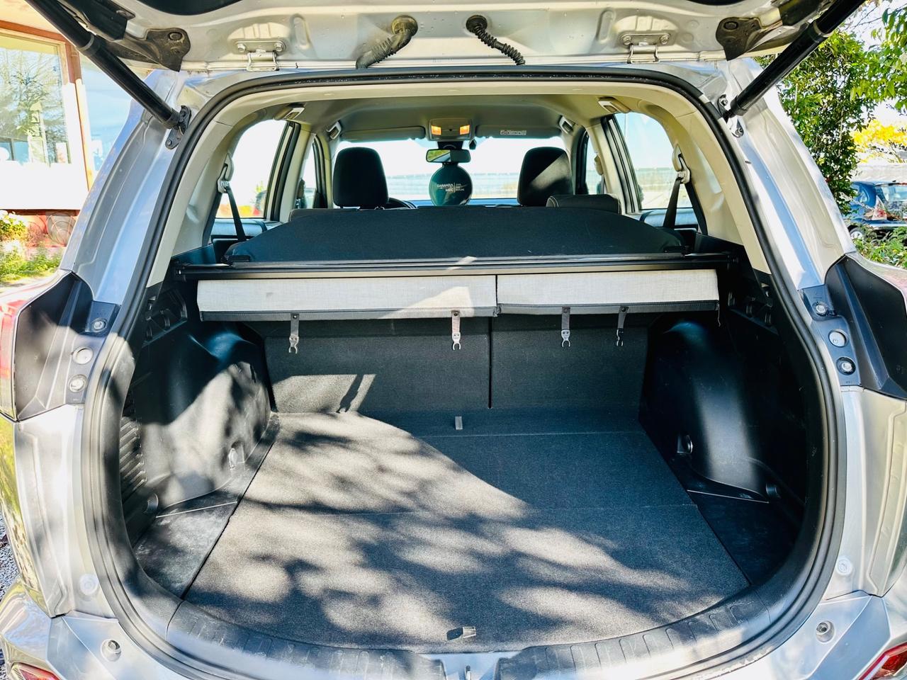 Toyota RAV 4 2016 2.0 D-4D km 130,000 ok neopatentati ! ! !