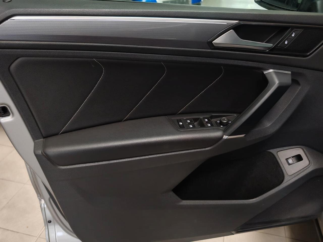 Volkswagen Tiguan 2.0 TDI SCR DSG 4MOTION R-LINE