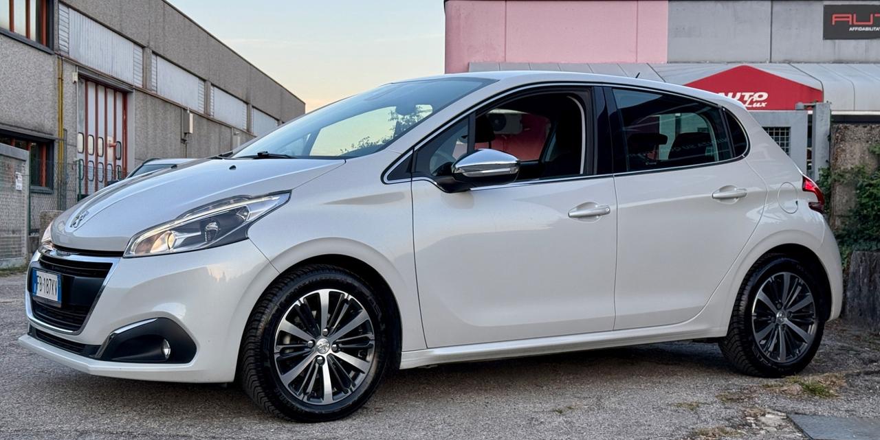 Peugeot 208 1.2i 82CV Allure 99.000Km NEOPATENTATI