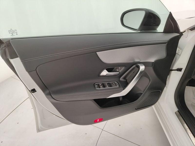 Mercedes-Benz CLA S.Brake CLA 180 d Automatic Shooting Brake Sport - IVA ESPOSTA