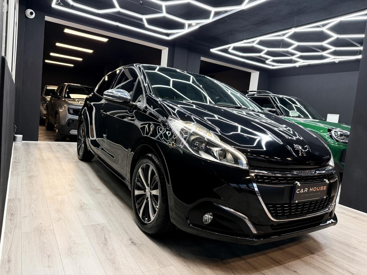 Peugeot 208 1.2 82CV puretech Allure OK NEOPATENTATI