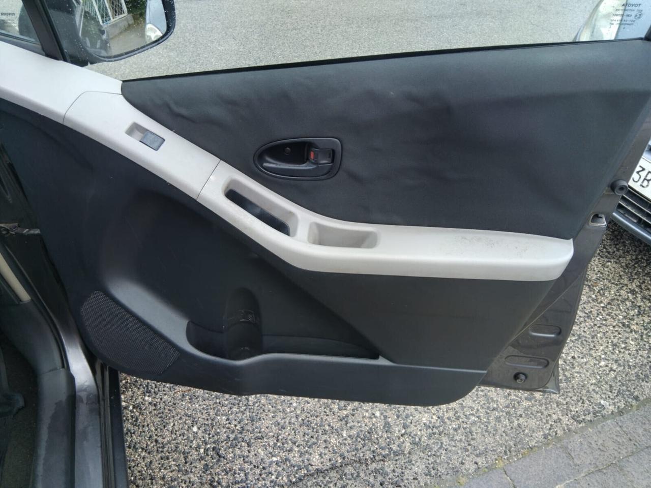 Toyota Yaris 1.0 5 porte Luxury pack