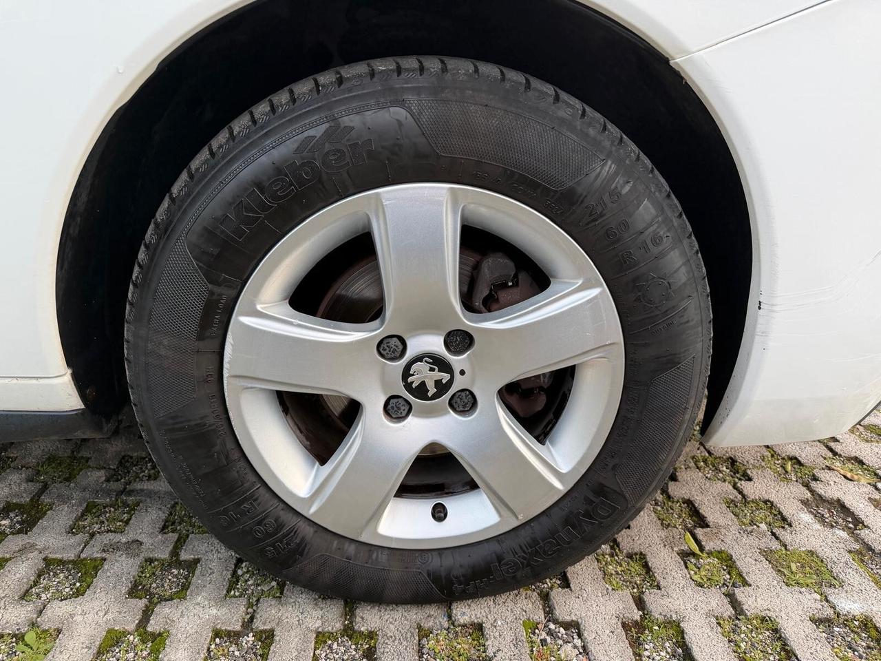 Peugeot 3008 BlueHDi 115cv S&S Allure-04/2015