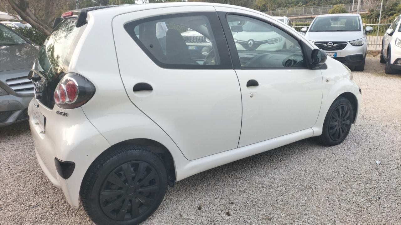 Toyota Aygo 1.0 12V VVT-i 5 porte Active Connect