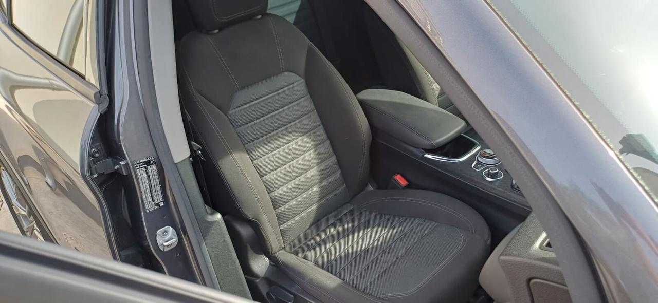 Alfa Romeo Stelvio 2.2 Turbodiesel 160 CV AT8 RWD Business