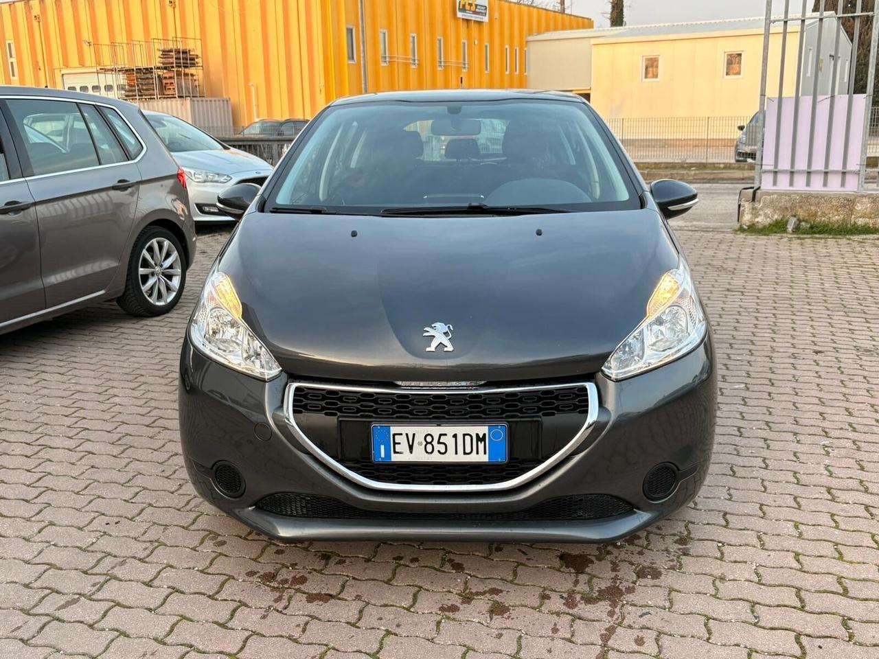 Peugeot 208 1.4 HDi 68 CV 5 porte Allure