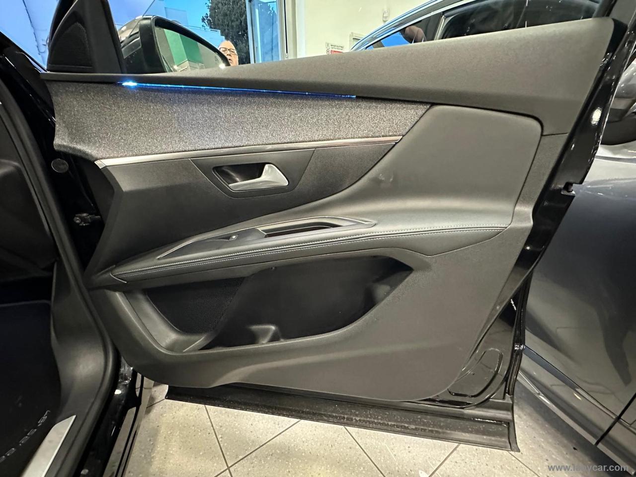 PEUGEOT 5008 BlueHDi 130 S&S EAT8 Crossway 7/P