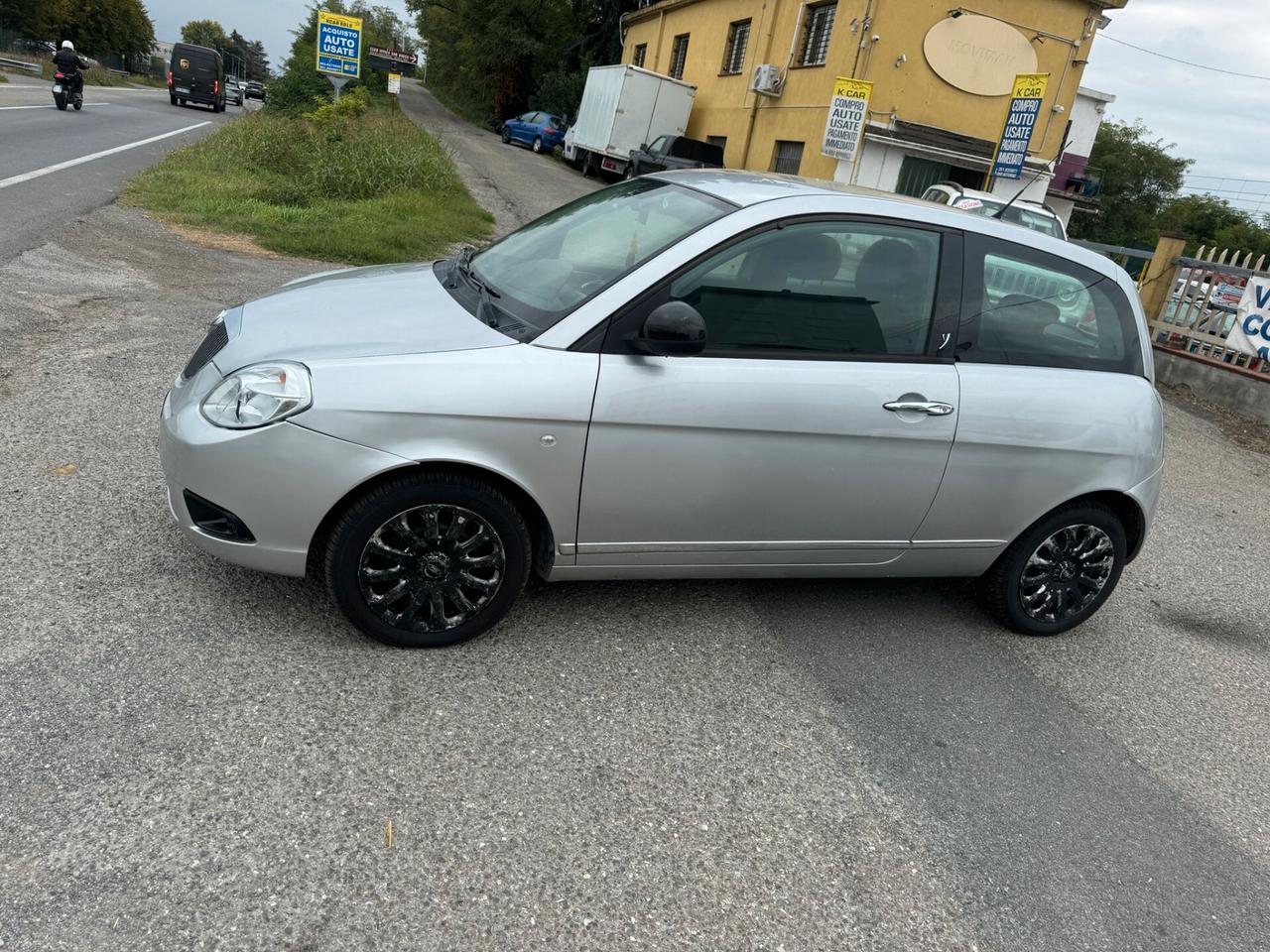 Lancia Ypsilon 1.3 MJT 75 3 p S&S Black&Red