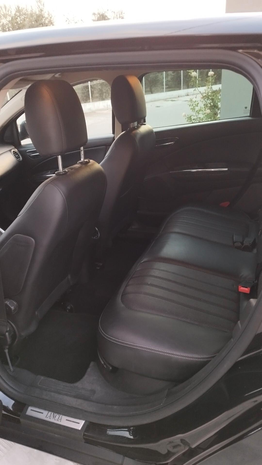Lancia Delta 1.6 MJT DPF 105 CV Silver