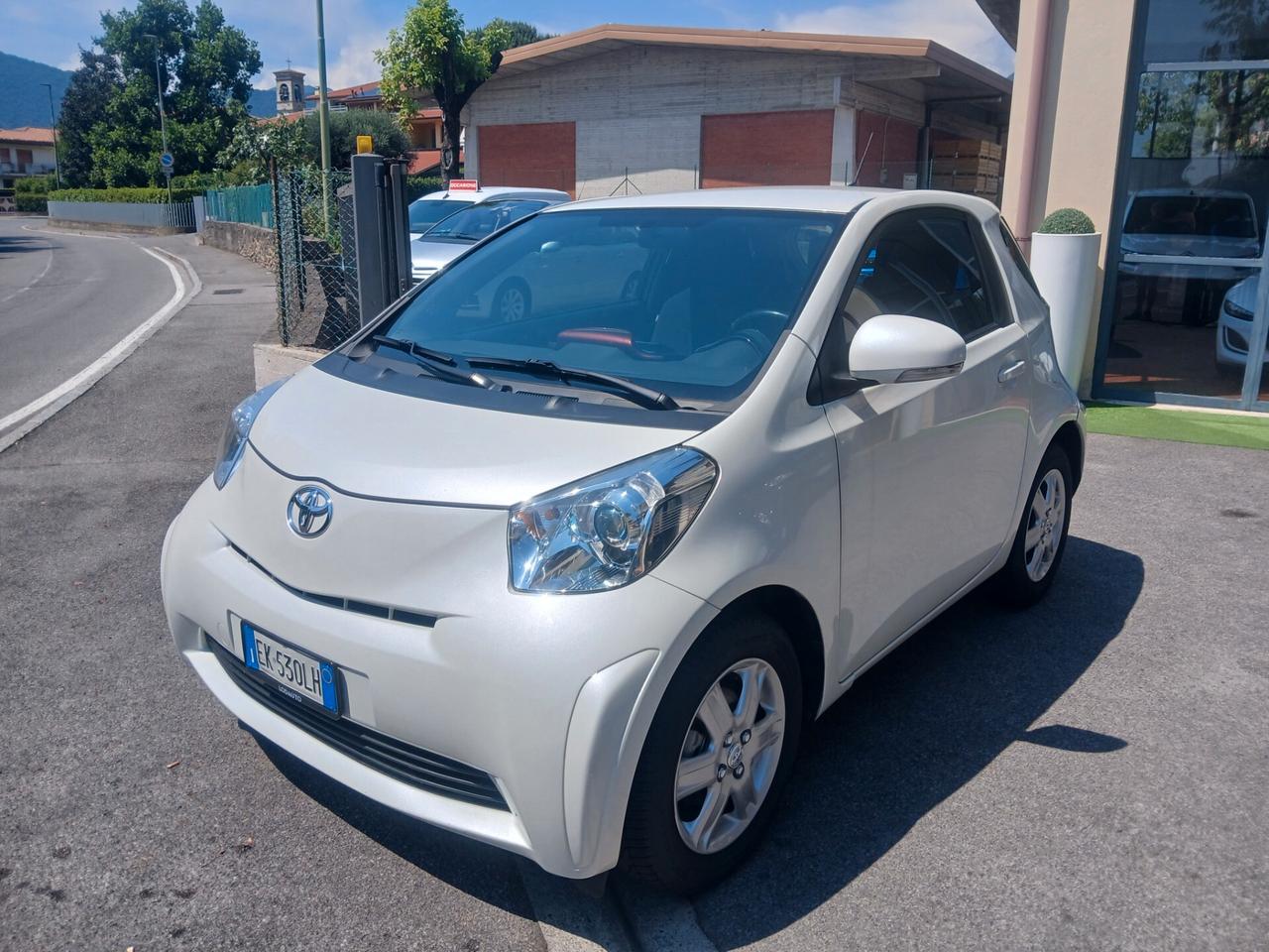 Toyota iQ 1.0 CVT Loung 4 POSTI