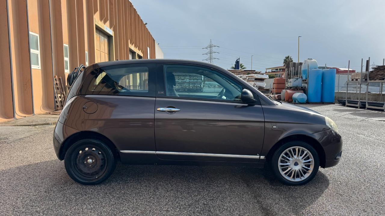 Lancia Ypsilon 1.2 69 CV NEOPATENTATI - 2011