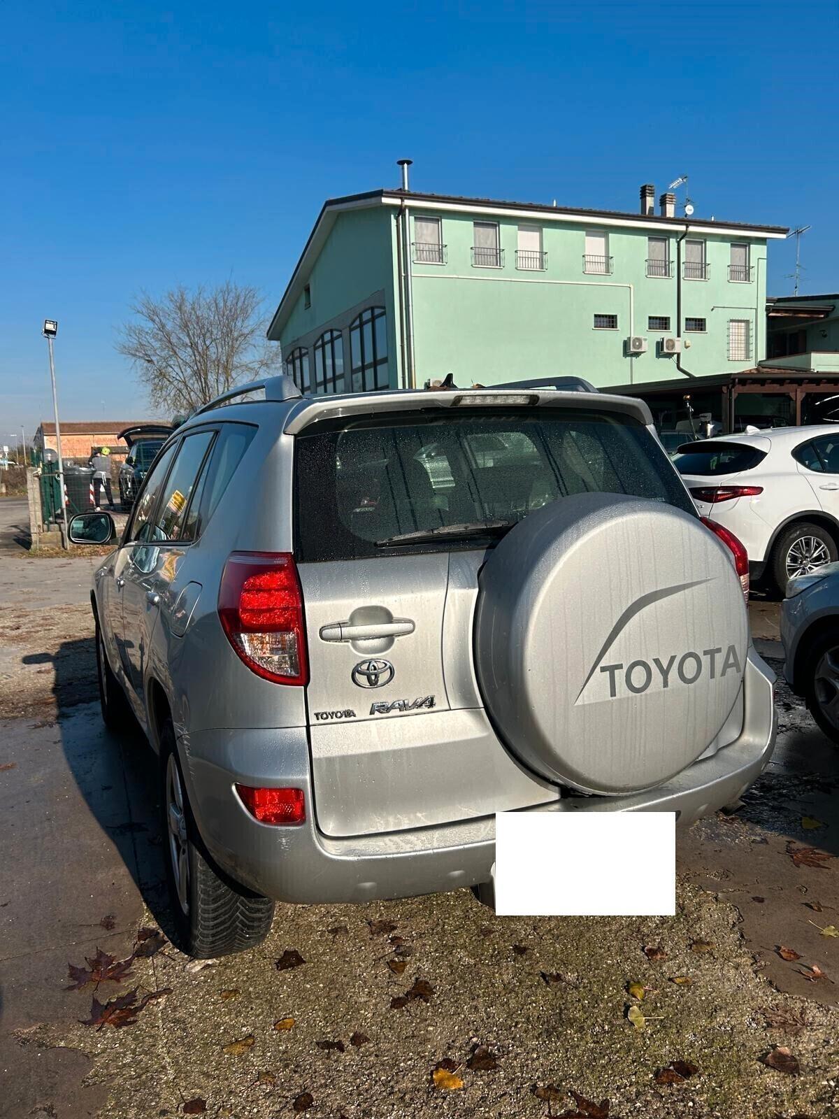 Toyota RAV 4 RAV4 2.2 D-4D 136 CV DPF Luxury OK NEO PATENTATI